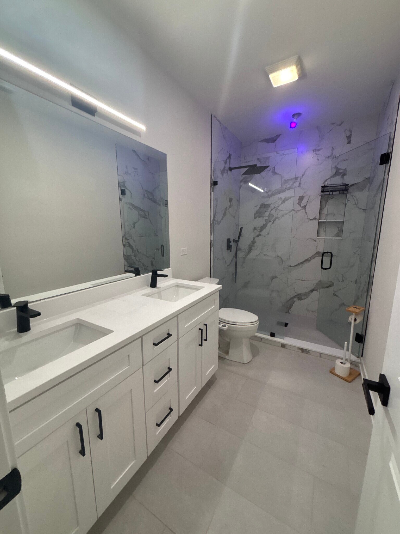 Building Photo - 6853 W Belmont Ave