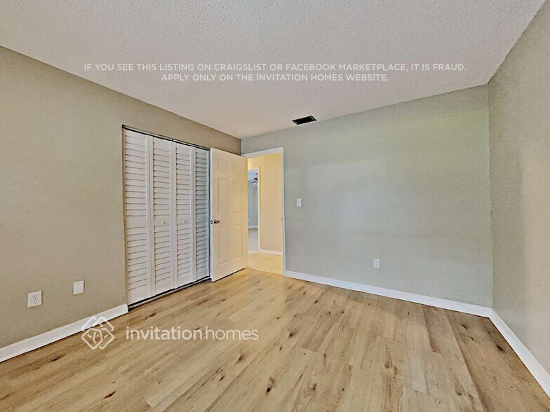 Building Photo - 3100 Blue Heron St