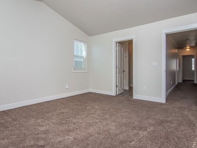 Building Photo - North Salt Lake 3 bed, 2.5 bath, Garage
