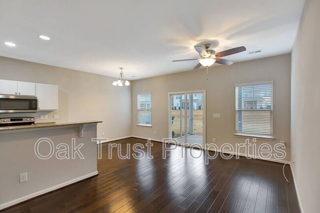 Building Photo - 504 Truman Dr