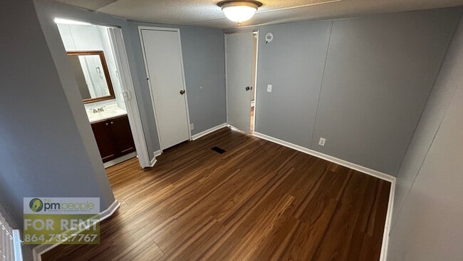 Building Photo - Simple Life, Serene Setting ~ Cozy 3/1.5 Available!