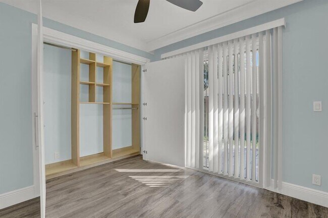 Building Photo - 10548 Boca Entrada Blvd