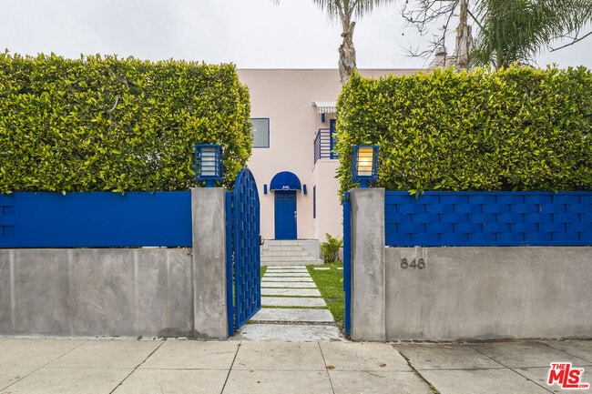 Building Photo - 848 N Las Palmas Ave