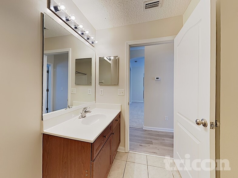 Building Photo - 11073 Arrowbrook Ln