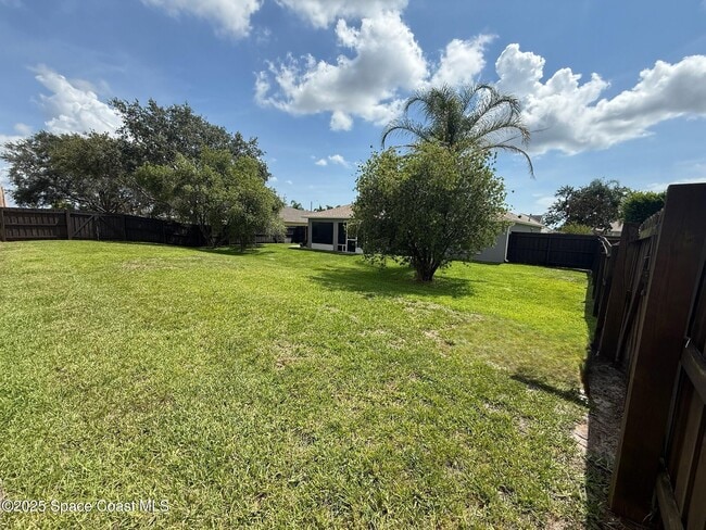 Building Photo - 1095 Egret Lake Way