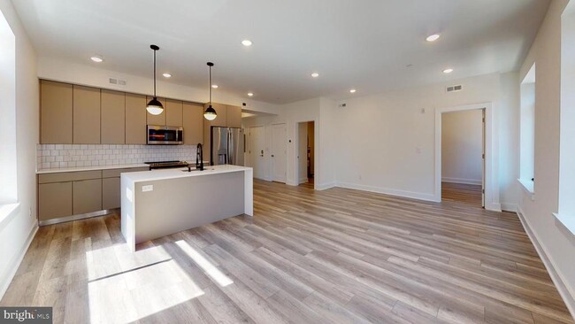 Building Photo - 812 N 16th St