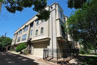 Building Photo - 2410 Dorrington St