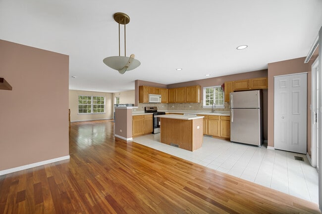 Building Photo - 62 E Clare Ct