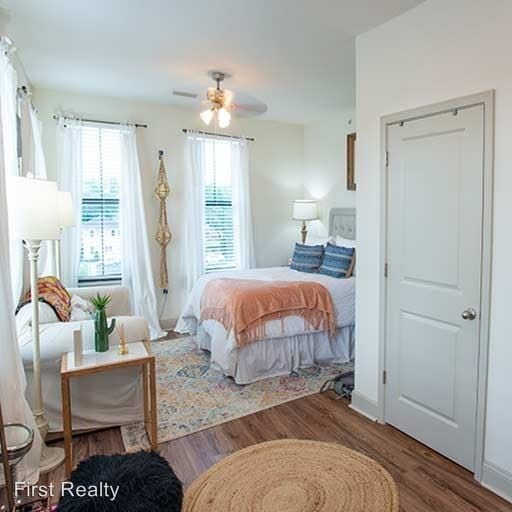 Building Photo - 1 br, 1 bath Room For Rent - 137 E. Glenn Ave