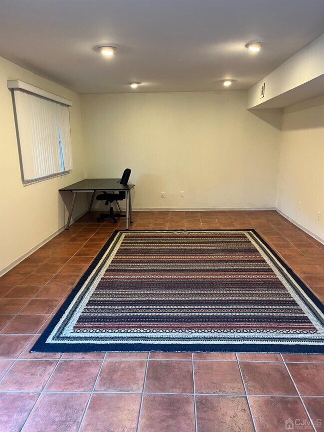 Building Photo - 3601 N Oaks Blvd