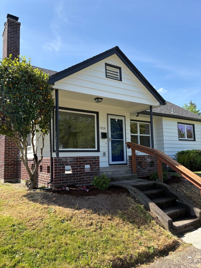 Building Photo - 3736 NE Jessup St