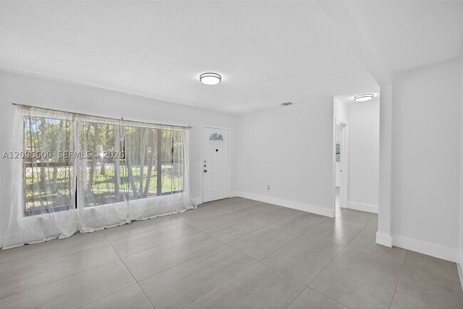Building Photo - 17150 NE 18th Ave