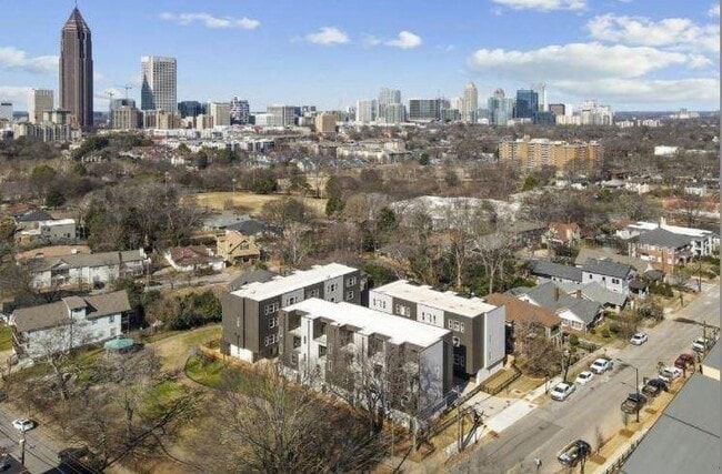 Building Photo - 456 Parkway Dr NE