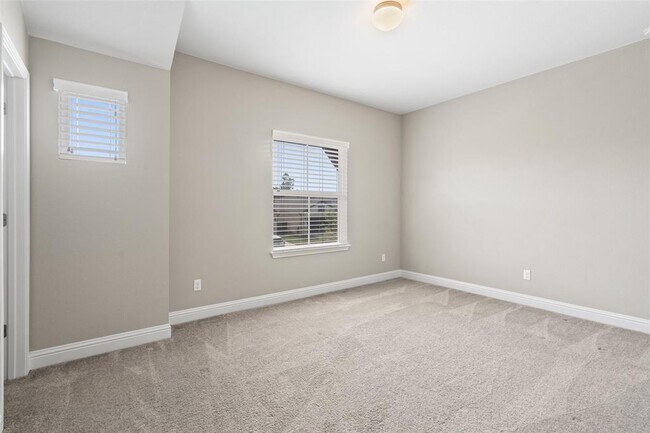 Building Photo - 5004 Mandevilla Dr