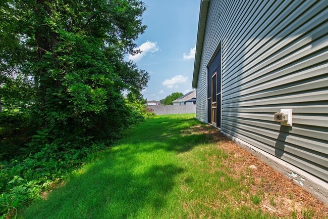 Building Photo - 4 Bedroom Ranch in Creedmoor!