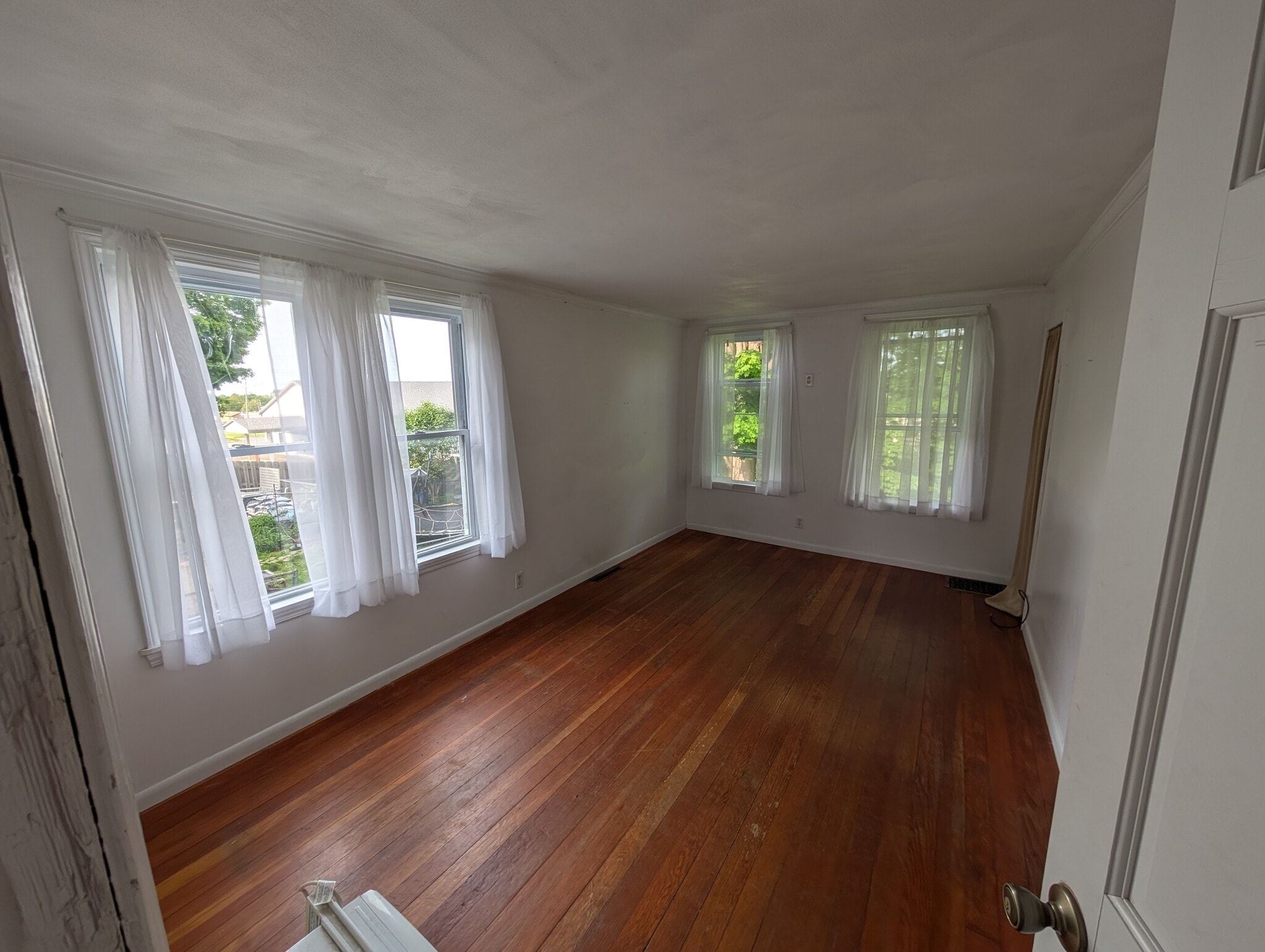 Building Photo - 107 5th Ave