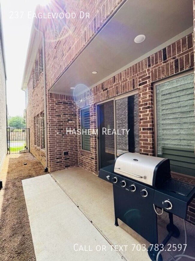 Building Photo - 237 Eaglewood Dr