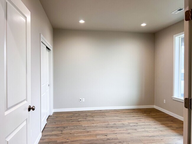 Building Photo - NEW CONSTRUCTION 4BD/2BA HOME IN JEFFERSON