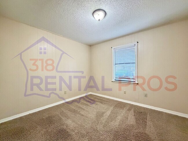 Building Photo - 925/927 Sybil Dr