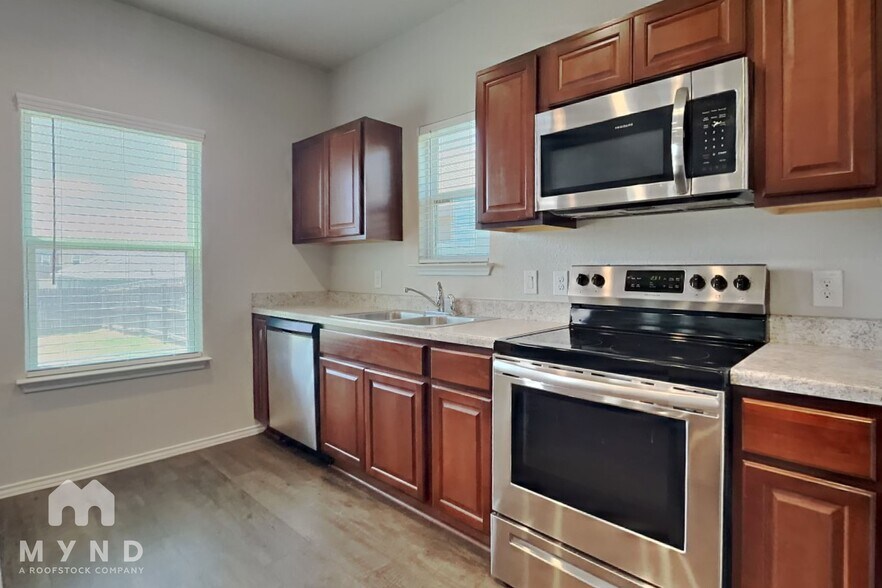 Building Photo - 7508 Twin Pine Ct
