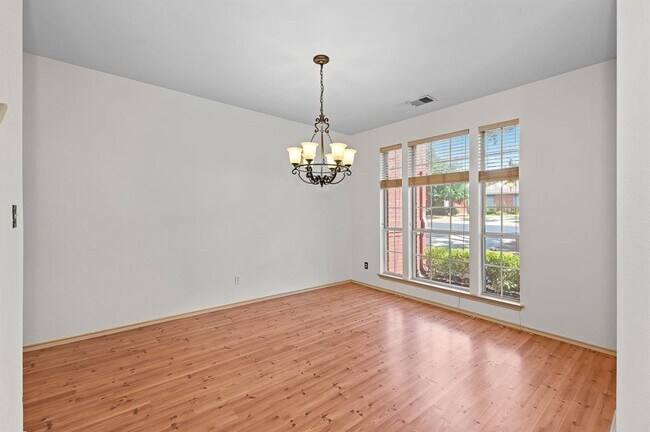 Building Photo - 1601 Chasewood Dr