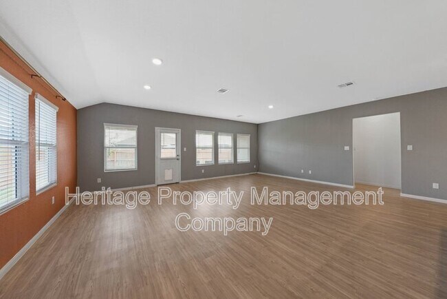 Building Photo - 2700 Coral Vly