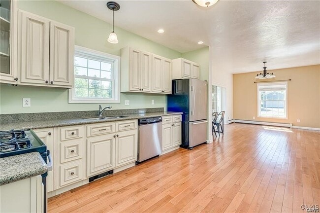 Building Photo - 26558 Andrew Dr