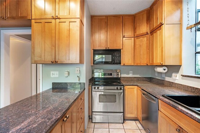 Building Photo - 648 Cleburne Terrace NE