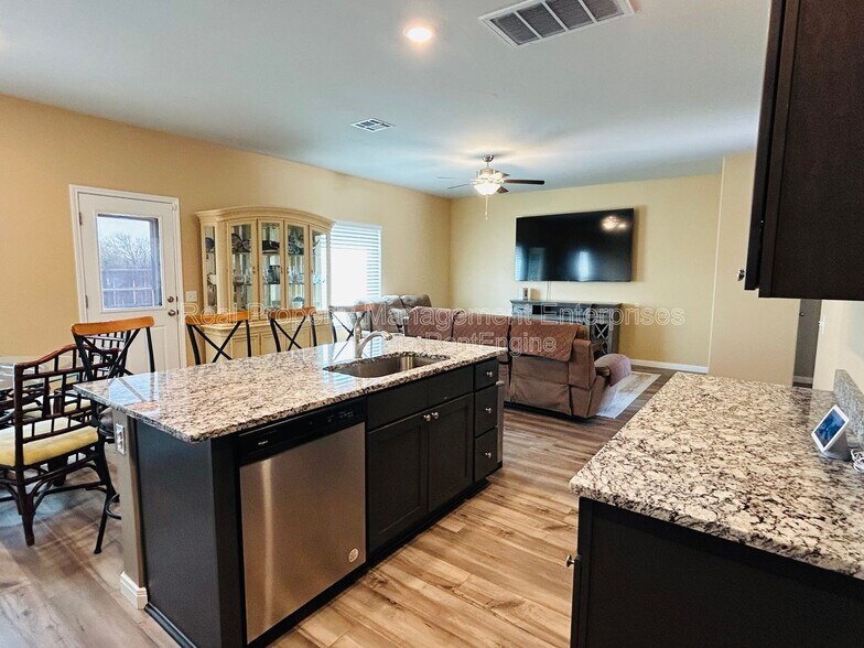 Building Photo - 1613 Crimson Lake Blvd