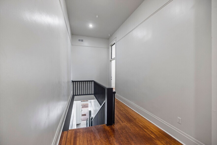 Building Photo - 223 E Thomas St