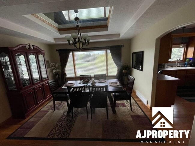 Building Photo - 3105 S Dawley Cir