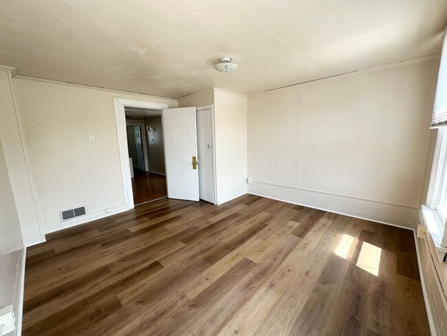 Building Photo - 1 Bedroom with Bonus Room in Lebanon!