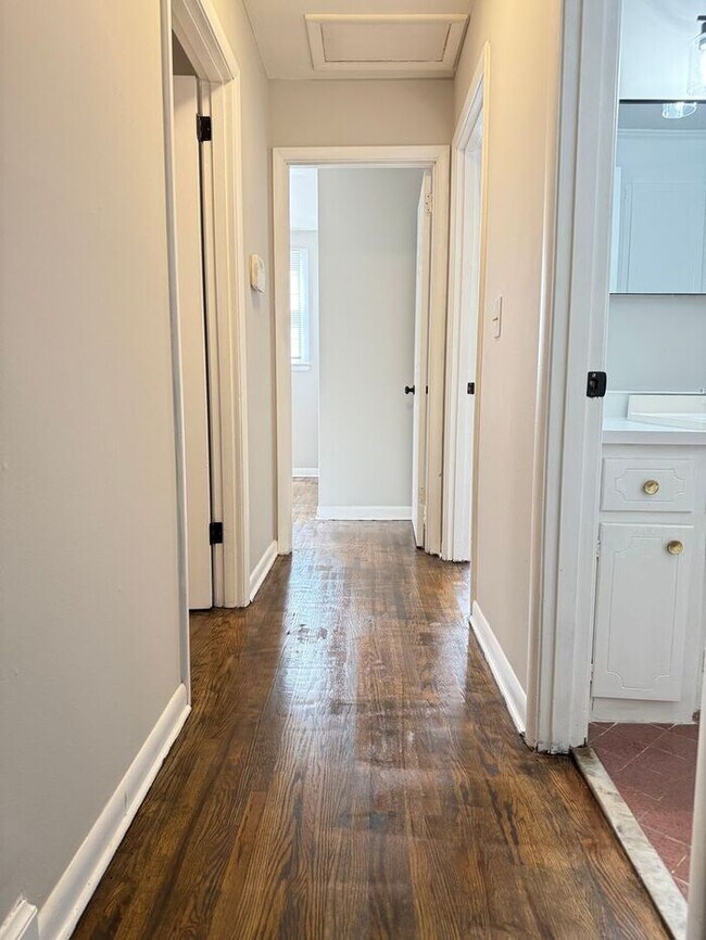 Building Photo - Renovated Multi-Story Brick House in East Nashville - Fenced in Yard