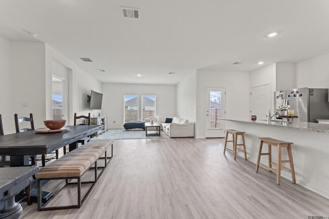 Building Photo - 12780 Sweetleaf Ave