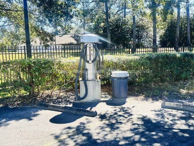 Building Photo - 10075 Gate Pkwy N