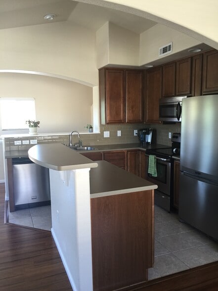 Building Photo - 5039 Brookfield Dr