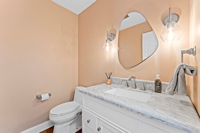 Building Photo - 1213 Selwyn Ln