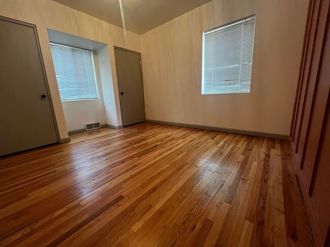 Building Photo - 4 Bedroom/2 Bathroom House in Ogden