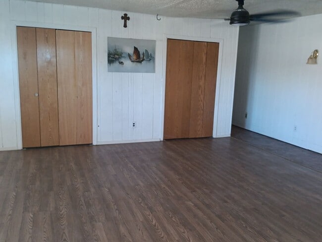 Building Photo - 3 Bedroom, 2 Bathroom Home! Schedule a Showing Soon!