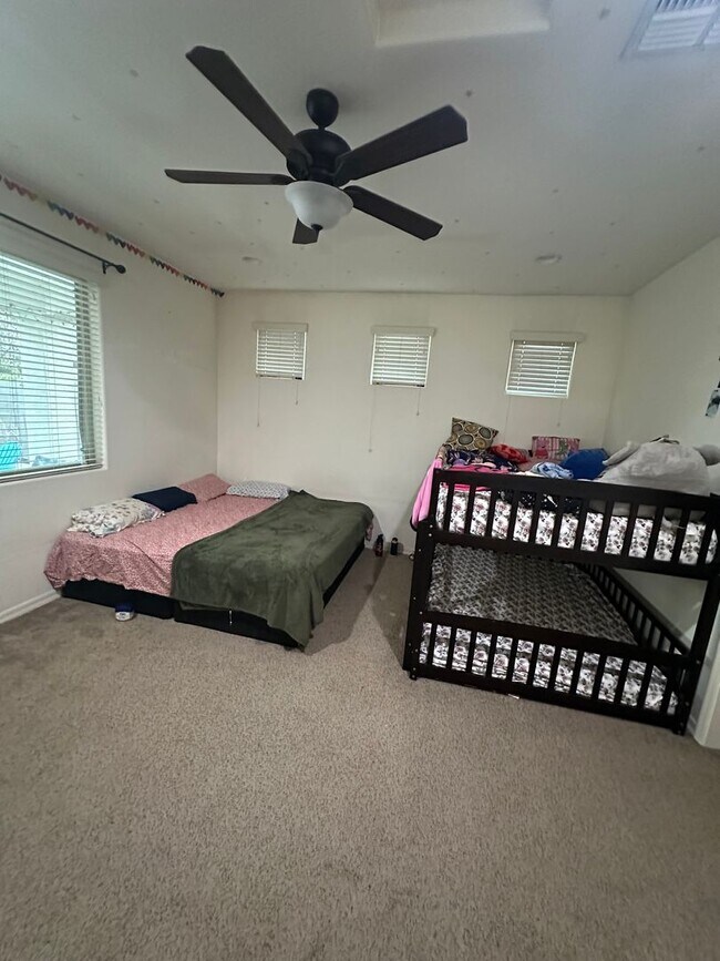 Building Photo - Charming 4 Bed 3 Bath Home in Meadows community, North Peoria !! POOL!!