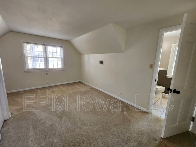 Building Photo - 137 Pauline Pl