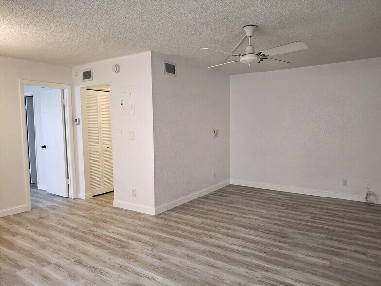 Building Photo - 4128 NW 88th Ave