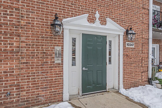 Building Photo - 10347 Dearlove Rd