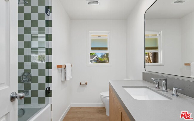 Building Photo - 6202 Frondosa Dr