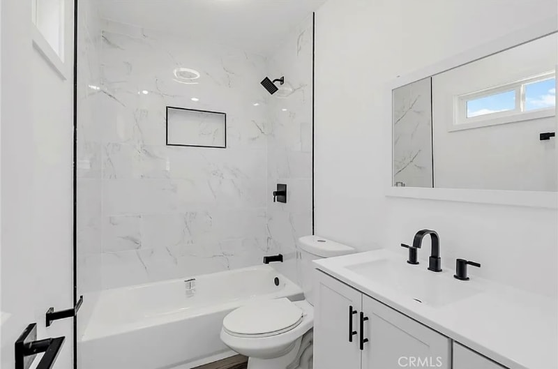 Building Photo - 6120 California Ave