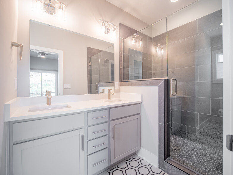 Primary Suite Bathroom - 1122 Baptist World Center Dr