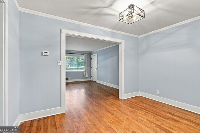 Building Photo - 1466 E Rock Springs Rd NE