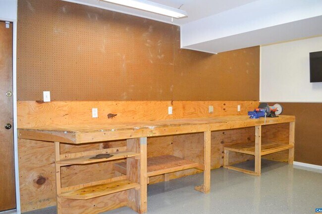 Building Photo - Furnished Golf Course Rental