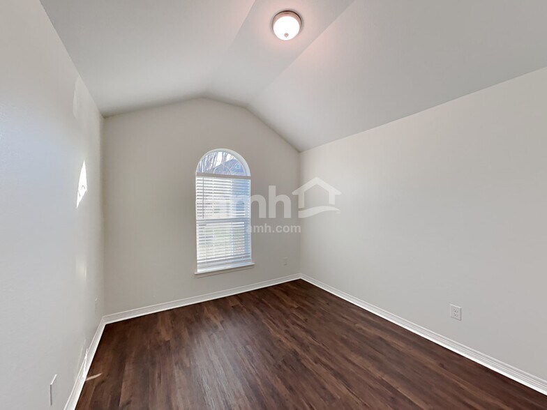 Building Photo - 2204 Perkins Crossing Dr