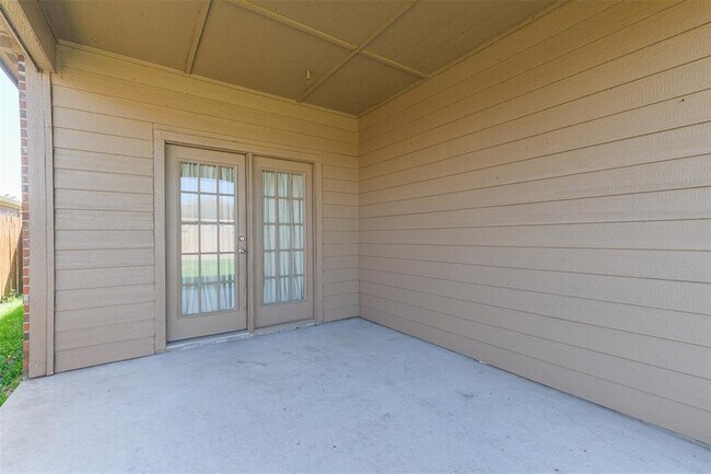 Building Photo - 5114 Harbor Palm Dr
